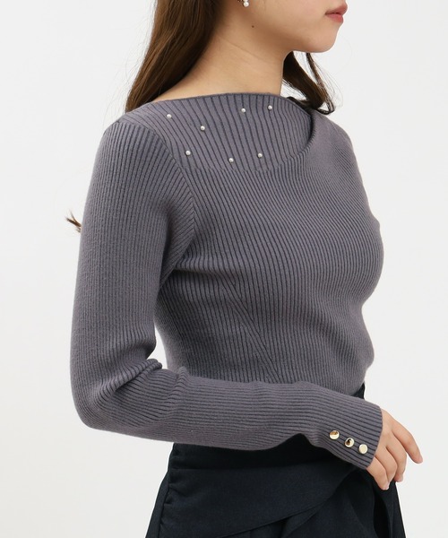 TRUDEA(トルディア)の「アシメドレープパール付きニット(ニット/セーター・レディース・ブラック/ホワイト/チャコールグレー/ピンクベージュ・MEDIUM/LARGE)」の9枚目の写真