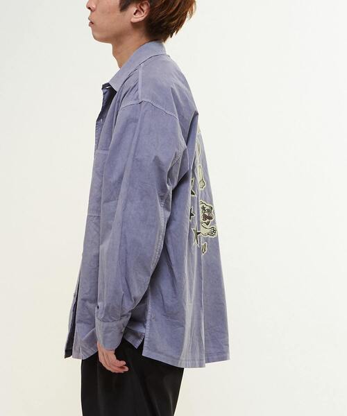 CONVERSE TOKYO（コンバーストウキョウ）の「PIGMENT DYE BACK TIGER PRINT SHIRT（シャツ/ブラウス・レディース・ブルー/パープル/ベージュ・SMALL/MEDIUM）」の8枚目の写真