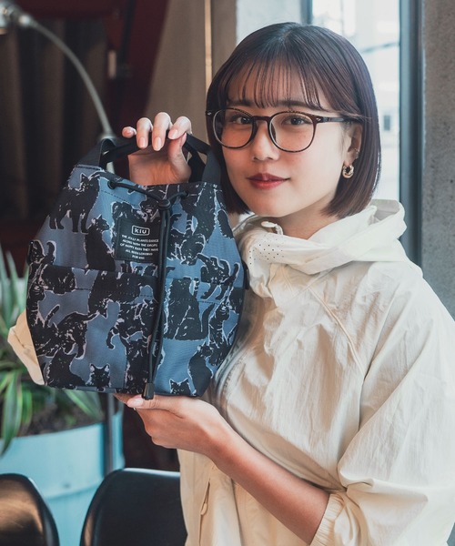 KiU（キウ）の「600D ポケッタフル2wayミニバッグ（ショルダーバッグ・レディース・タイガーカモ/ブルー系その他3/ベージュ系その他/レオパード/アニマル/ブラック/ベージュ系その他2/ダークグリーン系/ネイビー系/ブルー系その他2/ブルー系その他・FREE）」の17枚目の写真