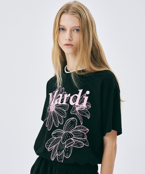 Mardi Mercredi（マルディメクルディ）の「TSHIRT TRIPLE FLOWER / Tシャツ トリプル フラワー（Tシャツ/カットソー・レディース・アイボリー/ホワイト/ベージュ系その他/ホワイト系その他/オートミール/ブラック/ネイビー/ブラック×ピンク/ブラック系その他・FREE）」の10枚目の写真