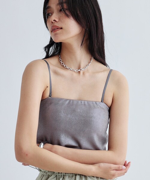 GALLEST（ギャレスト）の「シャイニーベアトップ（カップ付き）（チューブトップ・レディース・ゴールド/ライトグリーン/シルバー系その他/シルバー・38）」の3枚目の写真