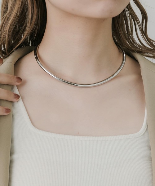 SMELLY（スメリー）の「ラウンドフォルムネックカフ（ネックレス・レディース・シルバー・-）」の2枚目の写真