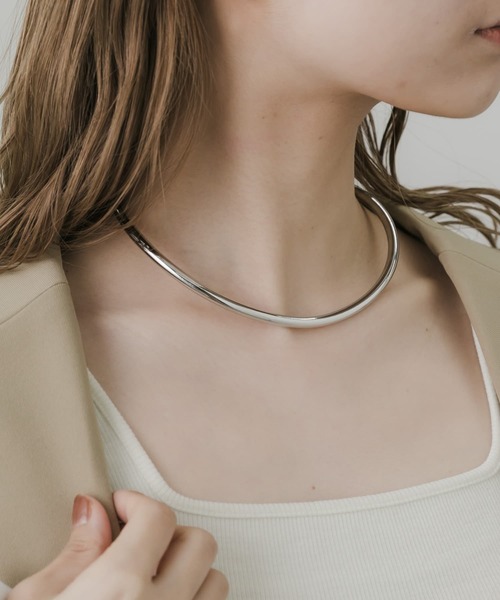 SMELLY（スメリー）の「ラウンドフォルムネックカフ（ネックレス・レディース・シルバー・-）」の3枚目の写真