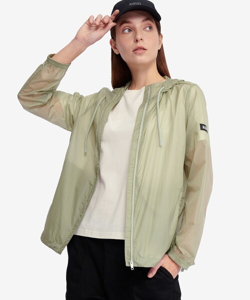 AIGLE（エーグル）の「撥水 ワンポイント刺繍ロゴ コンパクトジャケット（ナイロンジャケット・レディース・ブラック/グリーン/ホワイト・38/36/34/40）」の3枚目の写真