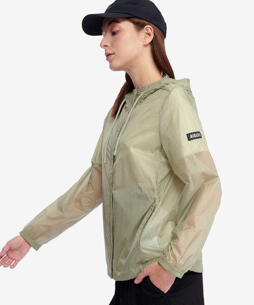 AIGLE（エーグル）の「撥水 ワンポイント刺繍ロゴ コンパクトジャケット（ナイロンジャケット・レディース・ブラック/グリーン/ホワイト・38/36/34/40）」の7枚目の写真