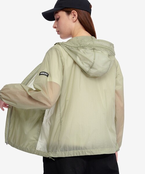 AIGLE（エーグル）の「撥水 ワンポイント刺繍ロゴ コンパクトジャケット（ナイロンジャケット・レディース・ブラック/グリーン/ホワイト・38/36/34/40）」の8枚目の写真