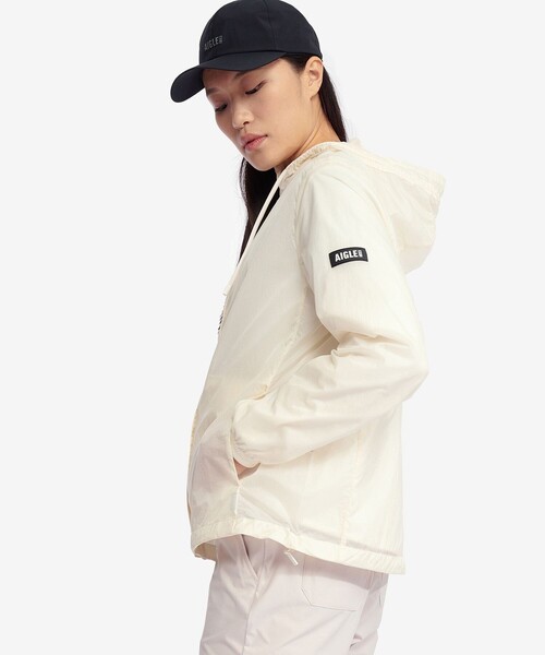 AIGLE（エーグル）の「撥水 ワンポイント刺繍ロゴ コンパクトジャケット（ナイロンジャケット・レディース・ブラック/グリーン/ホワイト・38/36/34/40）」の13枚目の写真