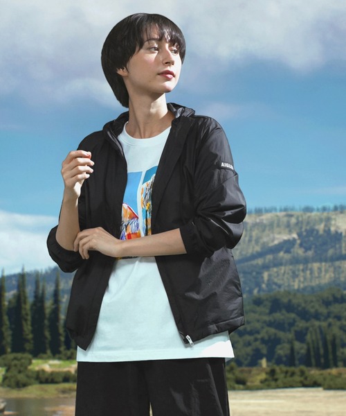 AIGLE（エーグル）の「撥水 ワンポイント刺繍ロゴ コンパクトジャケット（ナイロンジャケット・レディース・ブラック/グリーン/ホワイト・38/36/34/40）」の2枚目の写真