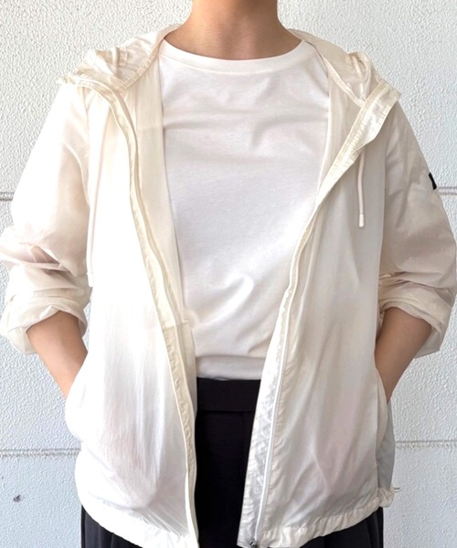 AIGLE（エーグル）の「撥水 ワンポイント刺繍ロゴ コンパクトジャケット（ナイロンジャケット・レディース・ブラック/グリーン/ホワイト・38/36/34/40）」の17枚目の写真