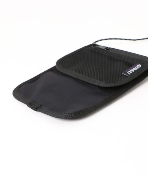 Gramicci(グラミチ)の「●GRAMICCI(グラミチ) ●CORDURA NECK POUCH(ショルダーバッグ・メンズ・ブラック/オリーブ・FREE)」の5枚目の写真