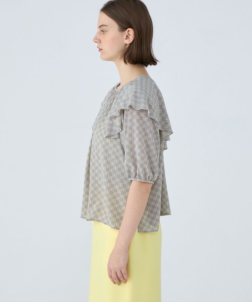 BALLSEY(ボールジィ)の「BBタイポグラフィプリント フロンタブルブラウス(シャツ/ブラウス・レディース・ブラック系その他/グレー系その他・36)」の5枚目の写真