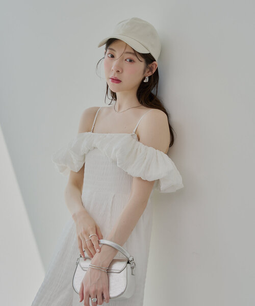Chico（チコ）の「2wayボリュームフリルオフショルコンビネゾン