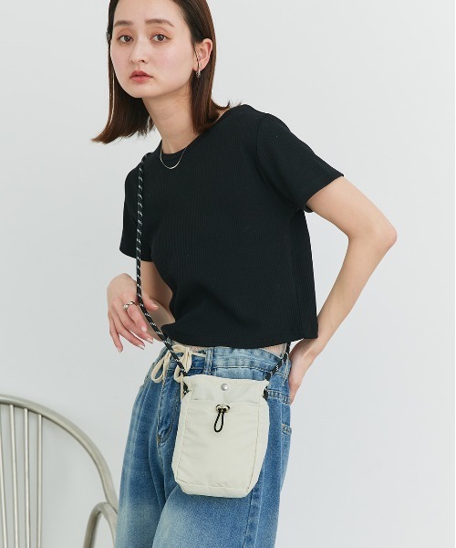 ad thie（アドティエ）の「ミニサコッシュ ショルダーバッグ（ショルダーバッグ・レディース・アイボリー/ブラック/ベージュ/ライトブルー・FREE）」の4枚目の写真
