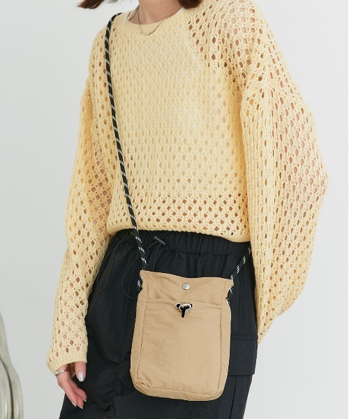 ad thie（アドティエ）の「ミニサコッシュ ショルダーバッグ（ショルダーバッグ・レディース・アイボリー/ブラック/ベージュ/ライトブルー・FREE）」の3枚目の写真