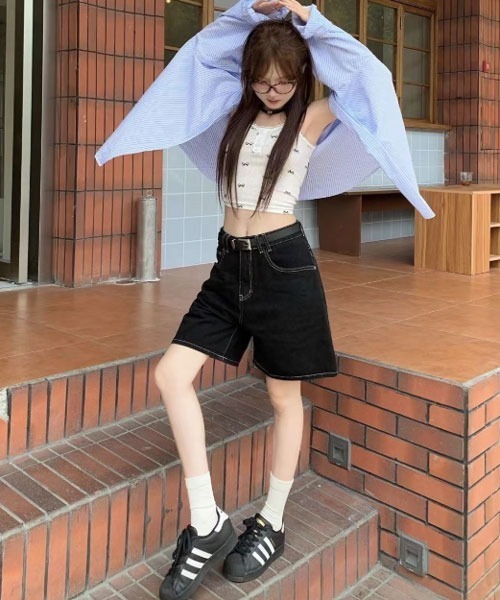 Mayree(メイリー)の「【Mayree】ステッチカラー ハーフ丈 バギー デニム パンツ(デニムパンツ・レディース・ブラック・SMALL/MEDIUM/LARGE)」の4枚目の写真