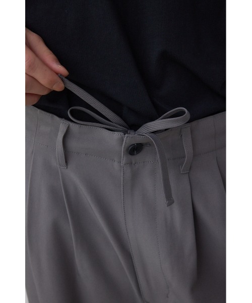 AZUL by moussy（アズールバイマウジー）の「リラックスニータックワイドパンツ（スラックス・メンズ・ブラック/グレー・MEDIUM/LARGE）」の16枚目の写真