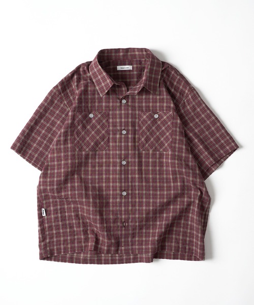 Adoon plain（アドーンプレーン）の「Seersucker Check Shirt / シアサッカーレギュラーチェックシャツ（シャツ/ブラウス・メンズ・ボルドー/ベージュ・LARGE/MEDIUM）」の3枚目の写真