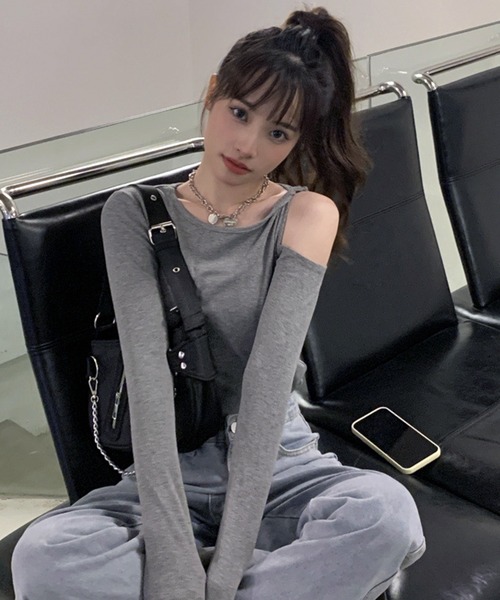 VIBGYOR（ヴィブジョー）の「【EIZZ/アイズ】アシンメトリー ワンショルダー ロングスリーブ トップス（Tシャツ/カットソー・レディース・グレー/ブラック・FREE）」の4枚目の写真