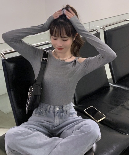 VIBGYOR（ヴィブジョー）の「【EIZZ/アイズ】アシンメトリー ワンショルダー ロングスリーブ トップス（Tシャツ/カットソー・レディース・グレー/ブラック・FREE）」の6枚目の写真