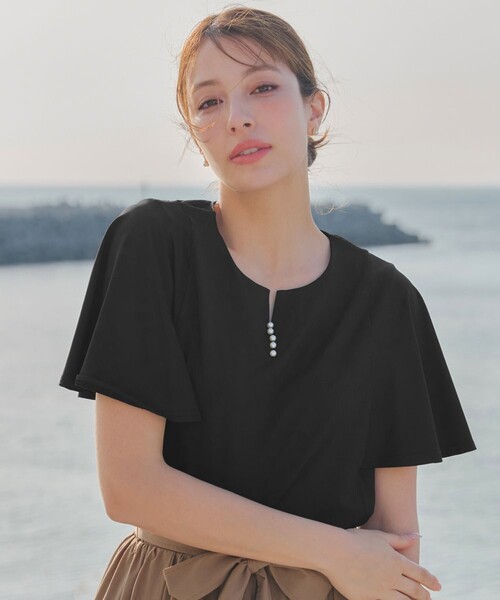 Tiaclasse(ティアクラッセ)の「ブラウス見えフレアスリーブカットソー(Tシャツ/カットソー・レディース・ラベンダー/ブラック/ターコイズブルー/オフホワイト・L/M)」の1枚目の写真