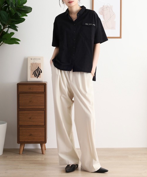 Emago(イマゴ)の「EMAGO ロゴ刺繍サイドボタンシャツ(シャツ/ブラウス・レディース・ベージュ/ブラック・FREE)」の4枚目の写真