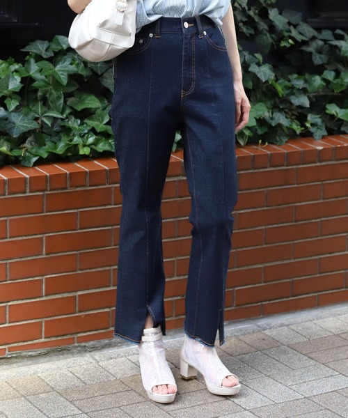 axes femme（アクシーズファム）の「裾スリットフレアデニムパンツ（デニムパンツ・レディース・ネイビー/ブラック・マルチサイズ）」の6枚目の写真