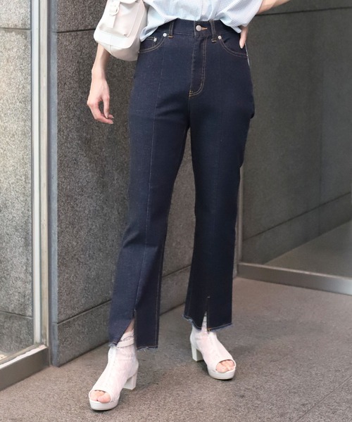 axes femme（アクシーズファム）の「裾スリットフレアデニムパンツ（デニムパンツ・レディース・ネイビー/ブラック・マルチサイズ）」の11枚目の写真