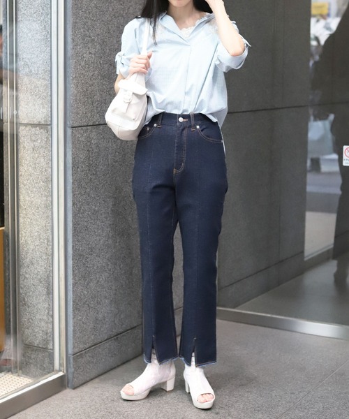 axes femme（アクシーズファム）の「裾スリットフレアデニムパンツ（デニムパンツ・レディース・ネイビー/ブラック・マルチサイズ）」の20枚目の写真