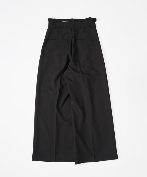 MUHET（ミュエータ）の「【set up可能】straight pants with belt / ベルト付きスラックスパンツ（スラックス・レディース・ベージュ/ブラック・SMALL/LARGE/MEDIUM）」の4枚目の写真