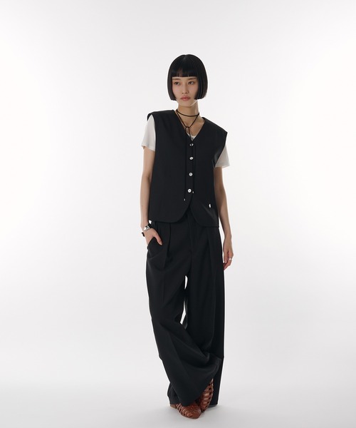 MUHET（ミュエータ）の「【set up可能】straight pants with belt / ベルト付きスラックスパンツ（スラックス・レディース・ベージュ/ブラック・SMALL/LARGE/MEDIUM）」の12枚目の写真