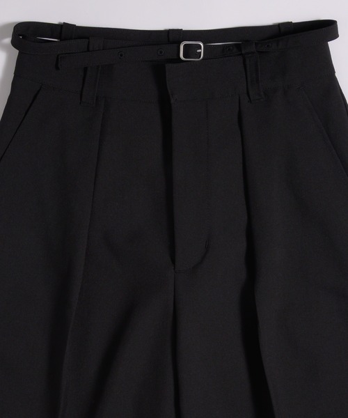 MUHET（ミュエータ）の「【set up可能】straight pants with belt / ベルト付きスラックスパンツ（スラックス・レディース・ベージュ/ブラック・SMALL/LARGE/MEDIUM）」の6枚目の写真