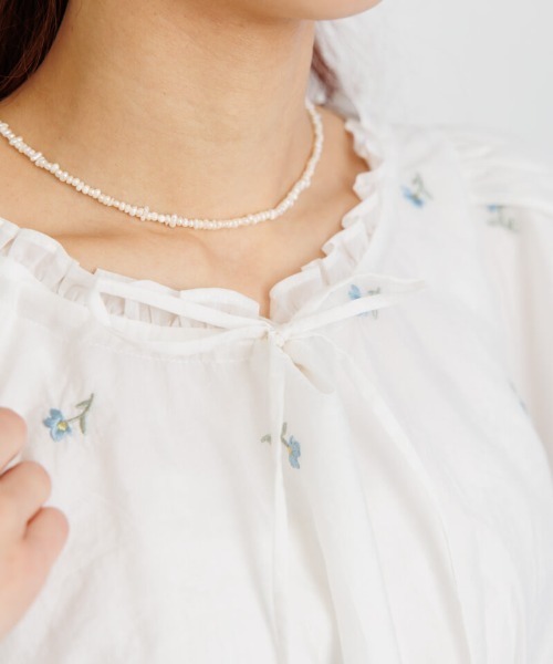 flower(フラワー)の「トゥインクルエンブロイダリーブラウス(シャツ/ブラウス・レディース・ブルー/ホワイト・FREE)」の6枚目の写真