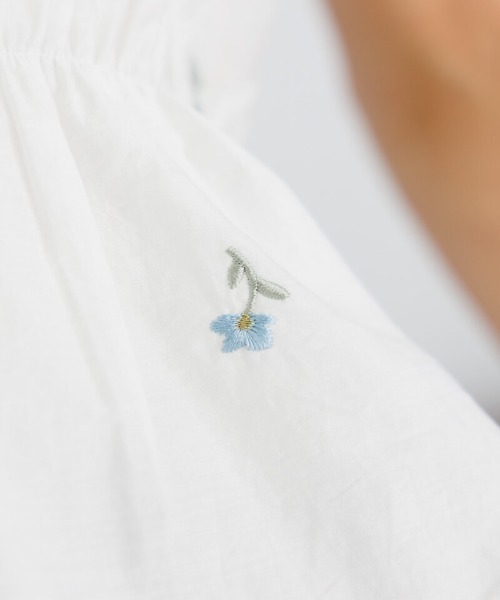 flower(フラワー)の「トゥインクルエンブロイダリーブラウス(シャツ/ブラウス・レディース・ブルー/ホワイト・FREE)」の9枚目の写真