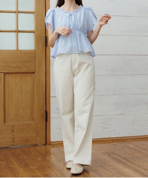 flower(フラワー)の「トゥインクルエンブロイダリーブラウス(シャツ/ブラウス・レディース・ブルー/ホワイト・FREE)」の13枚目の写真