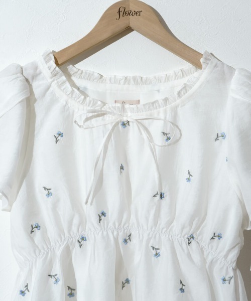 flower(フラワー)の「トゥインクルエンブロイダリーブラウス(シャツ/ブラウス・レディース・ブルー/ホワイト・FREE)」の20枚目の写真