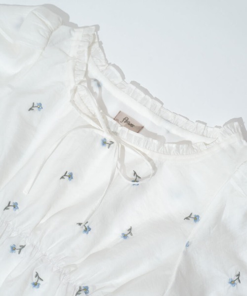 flower(フラワー)の「トゥインクルエンブロイダリーブラウス(シャツ/ブラウス・レディース・ブルー/ホワイト・FREE)」の21枚目の写真