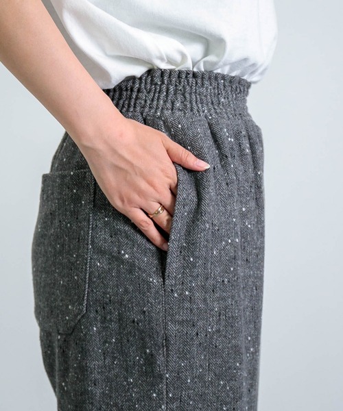 D.M.G.（ドミンゴ）の「[D.M.G / ディーエムジー] ウールライクへリンボン プルオントラウザー（その他パンツ・レディース・ブラウン/グレー・S/M）」の16枚目の写真