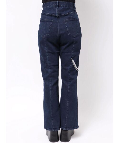 CALNAMUR（カルナムール）の「パールチェーンフレアデニム（デニムパンツ・レディース・ブラック/インディゴブルー・SMALL/MEDIUM）」の16枚目の写真