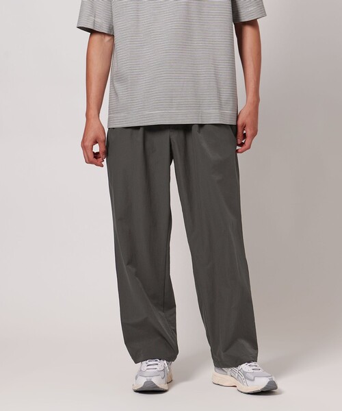 UNITED ARROWS(ユナイテッドアローズ)の「DotAir ドットエア ハーフギャザー ヘムコード 2プリーツパンツ ‐吸水速乾 ストレッチ‐(その他パンツ・メンズ・ダークグレー/ブラック・XL/L/S/M)」の2枚目の写真