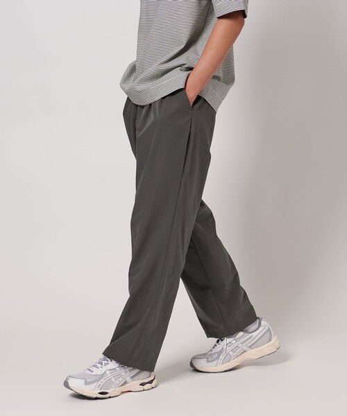 UNITED ARROWS(ユナイテッドアローズ)の「DotAir ドットエア ハーフギャザー ヘムコード 2プリーツパンツ ‐吸水速乾 ストレッチ‐(その他パンツ・メンズ・ダークグレー/ブラック・XL/L/S/M)」の3枚目の写真