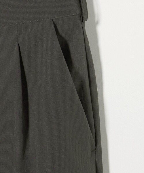 UNITED ARROWS(ユナイテッドアローズ)の「DotAir ドットエア ハーフギャザー ヘムコード 2プリーツパンツ ‐吸水速乾 ストレッチ‐(その他パンツ・メンズ・ダークグレー/ブラック・XL/L/S/M)」の14枚目の写真