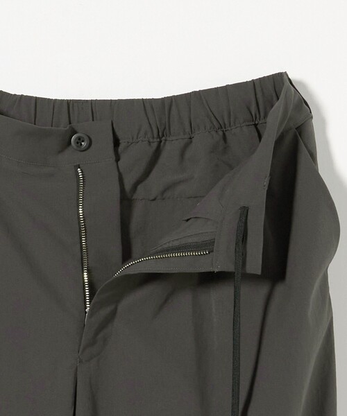 UNITED ARROWS(ユナイテッドアローズ)の「DotAir ドットエア ハーフギャザー ヘムコード 2プリーツパンツ ‐吸水速乾 ストレッチ‐(その他パンツ・メンズ・ダークグレー/ブラック・XL/L/S/M)」の16枚目の写真