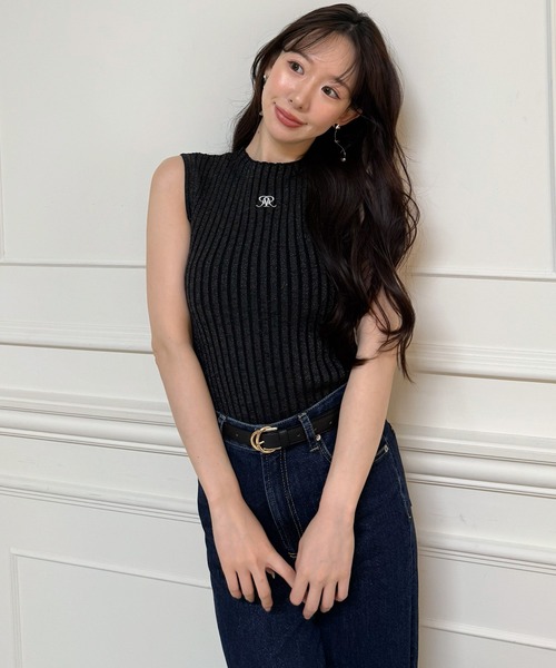 ROYAL PARTY（ロイヤルパーティー）の「エンブレム刺繍ノースリーブラメニットトップス（ニット/セーター・レディース・ベージュ/ブルー/ブラック・FREE）」の2枚目の写真