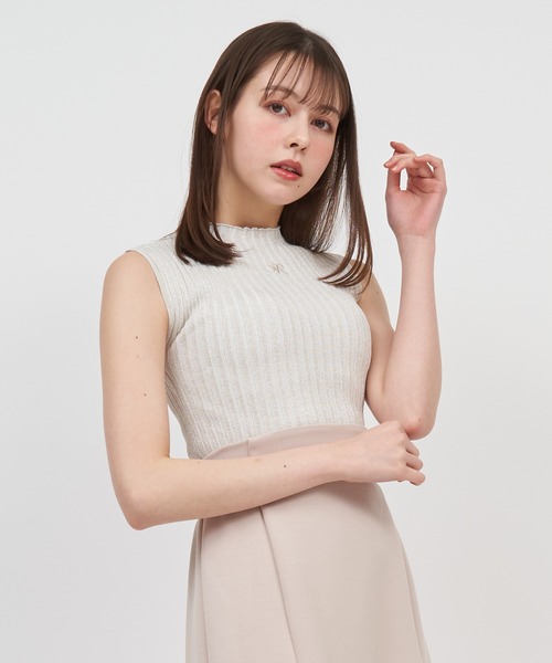 ROYAL PARTY（ロイヤルパーティー）の「エンブレム刺繍ノースリーブラメニットトップス（ニット/セーター・レディース・ベージュ/ブルー/ブラック・FREE）」の14枚目の写真