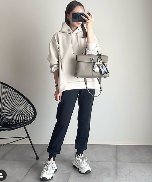 STYLEDOOR（スタイルドア）の「【サイズ展開あり】サイドジップダンボールニットフーディー（パーカー・レディース・サックスブルー/ライトベージュ/ブラック・S/3L/LL/L/M）」の21枚目の写真