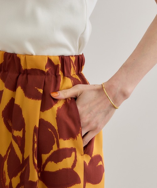 ROPE'（ロペ）の「DEVEAUXジオメトリックフラワーイージーワイドパンツ（その他パンツ・レディース・ブラック/オレンジ・38/36）」の9枚目の写真