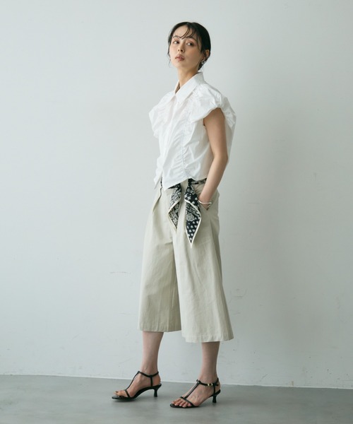 【TO BE CHIC】（46）無地 フリル クロップド丈 チノパンツ ✰TO BE CHIC ブラックフリルクロップドパンツ - メルカリ
