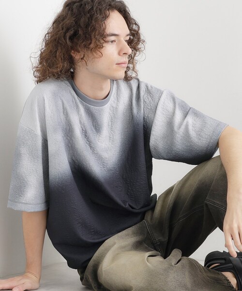 tk.TAKEO KIKUCHI(ティーケータケオキクチ)の「ブラーフクレジャカードカットソー(Tシャツ/カットソー・メンズ・ブラック/ライトグレー・03/02)」の2枚目の写真