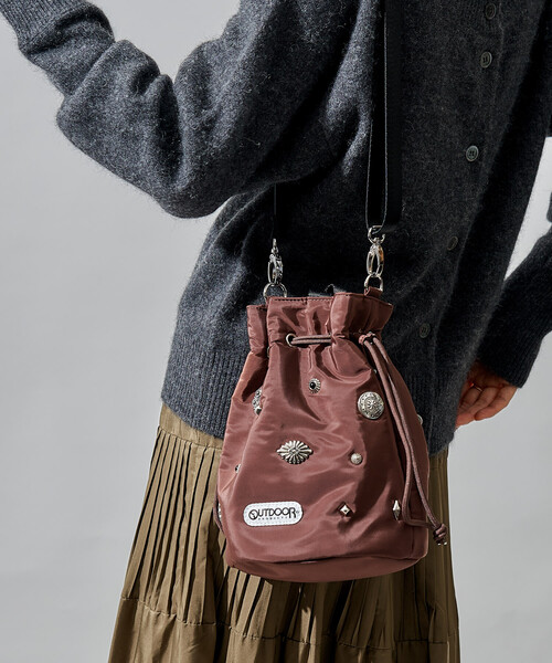 FREAK'S STORE（フリークスストア）の「OUTDOOR PRODUCTS × FREAK'S STORE/アウトドアプロダクツ 別注 2WAY コンチョ 持ち手付き巾着バッグ/ショルダーバッグ（ショルダーバッグ・レディース・ブラック/ブラウン/ナチュラル・ONE SIZE）」の9枚目の写真