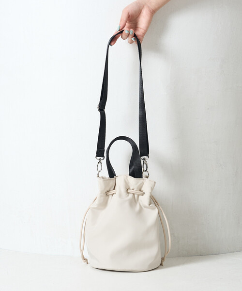 FREAK'S STORE（フリークスストア）の「OUTDOOR PRODUCTS × FREAK'S STORE/アウトドアプロダクツ 別注 2WAY コンチョ 持ち手付き巾着バッグ/ショルダーバッグ（ショルダーバッグ・レディース・ブラック/ブラウン/ナチュラル・ONE SIZE）」の17枚目の写真